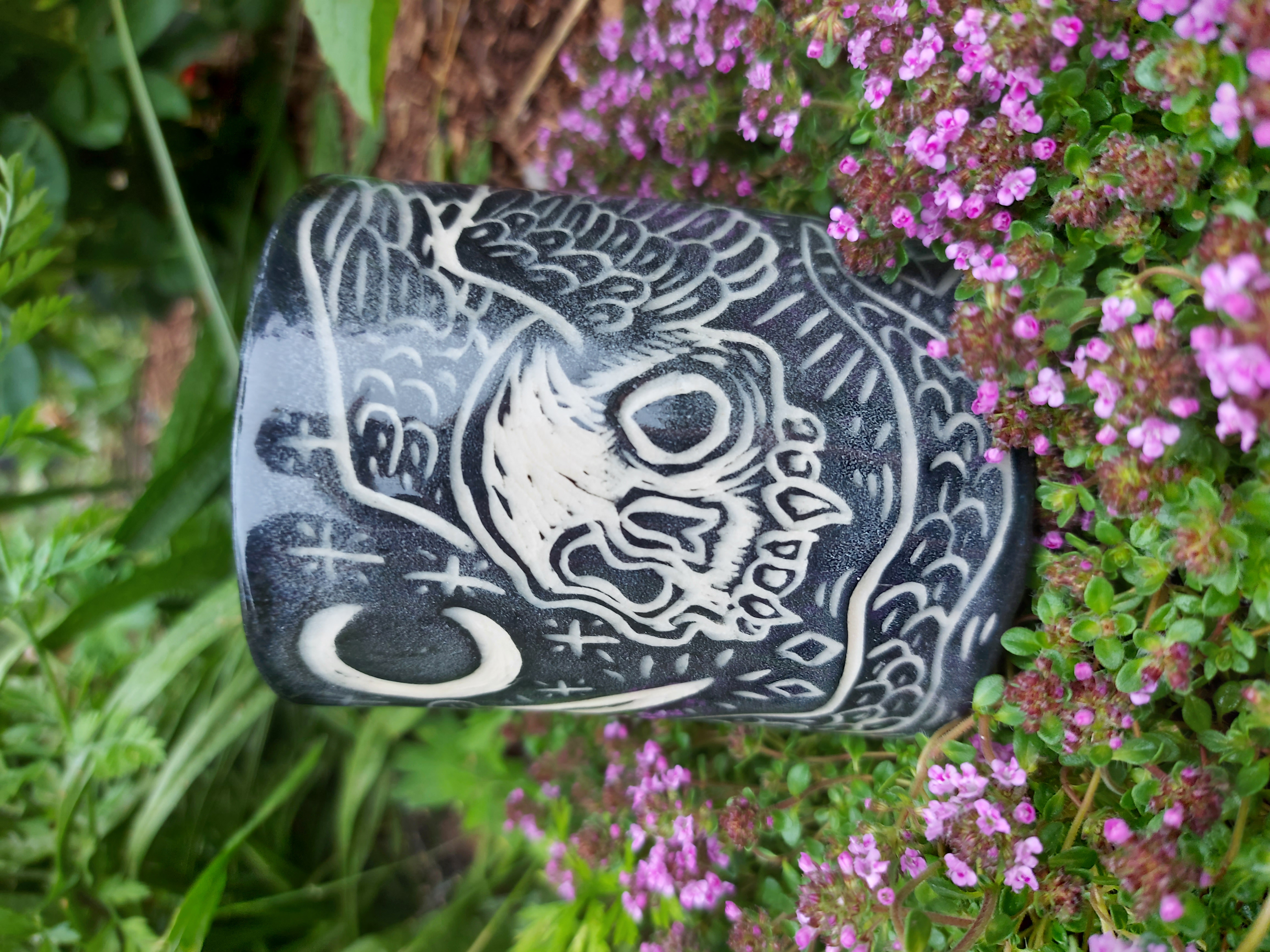 Ceramic cup with skull scrafito